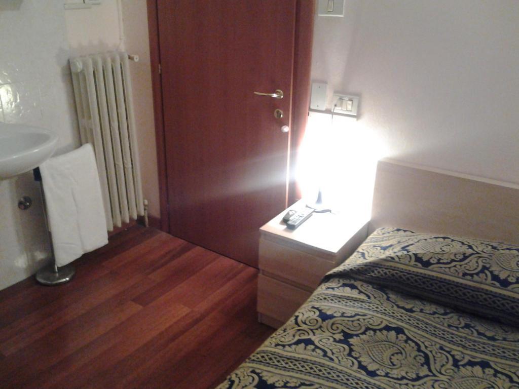 Hotel Perla Bologna Ruang foto